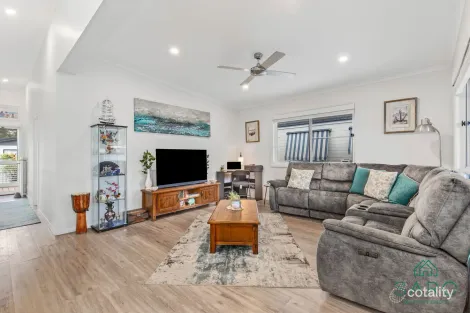Property photo of 210 Eggins Close Arrawarra NSW 2456