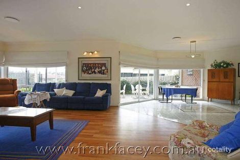 Property photo of 3 John Fisher Drive Berwick VIC 3806