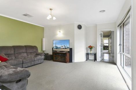 Property photo of 44 Bassett Drive Strathfieldsaye VIC 3551