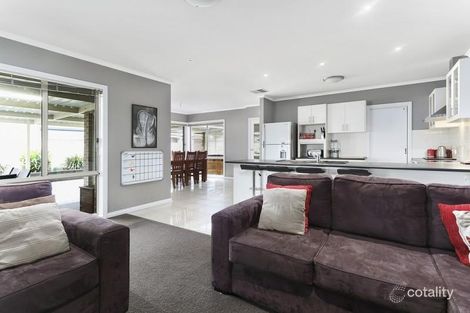 Property photo of 44 Bassett Drive Strathfieldsaye VIC 3551