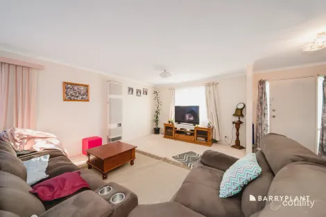 Property photo of 76 Dunbarton Drive Pakenham VIC 3810