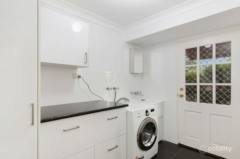 Property photo of 3 Elanda Place Helensvale QLD 4212