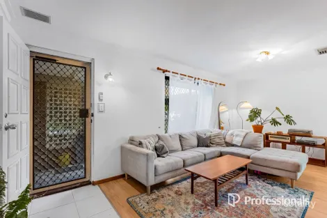 Property photo of 2 Powis Way Warnbro WA 6169