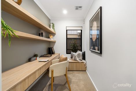 Property photo of 17 Fawkner Crescent Armstrong Creek VIC 3217