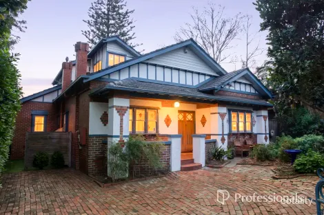 37 DOROTHY AVE, GLEN HUNTLY, VIC 3163