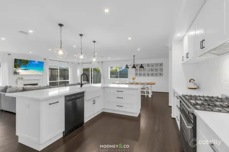 Property photo of 14 Blainroe Crescent Cranbourne VIC 3977