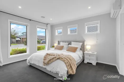 Property photo of 14 Blainroe Crescent Cranbourne VIC 3977