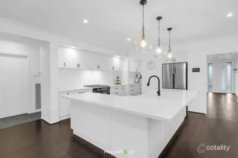 Property photo of 14 Blainroe Crescent Cranbourne VIC 3977