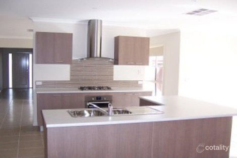 Property photo of 22 Mathoura Court Berwick VIC 3806