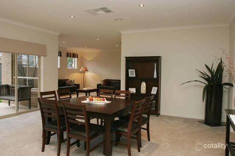 Property photo of 6 Lucerne Circuit Pakenham VIC 3810