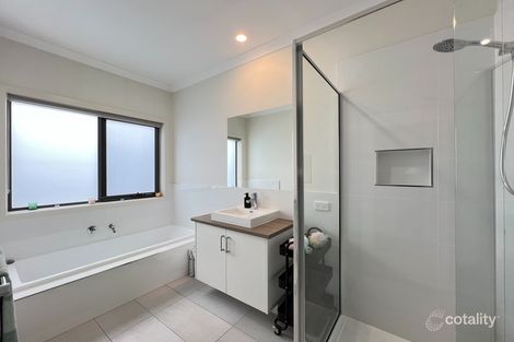 Property photo of 61 Greenslopes Drive Mooroolbark VIC 3138