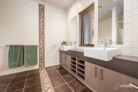 Property photo of 17 Plover Drive Kialla VIC 3631