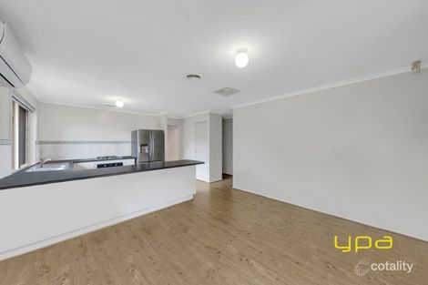 Property photo of 17 Taplan Crescent Cranbourne West VIC 3977