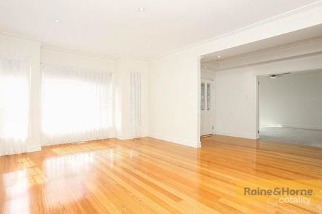 Property photo of 3 Gaussberg Walk Roxburgh Park VIC 3064
