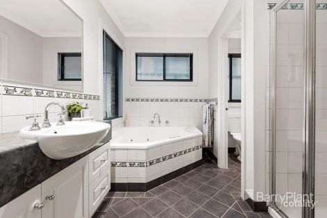 Property photo of 10 Taree Place Mill Park VIC 3082