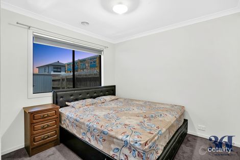Property photo of 11 Flower Gum Crescent Tarneit VIC 3029