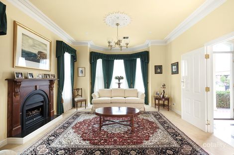 Property photo of 10 Hilltop Crescent Ivanhoe East VIC 3079
