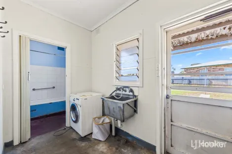 Property photo of 4 Hocking Street Elizabeth Downs SA 5113