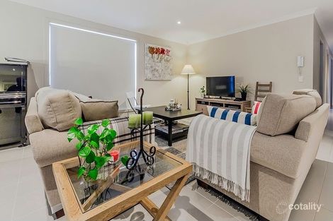 Property photo of 22 Cutleaf Crescent Tarneit VIC 3029