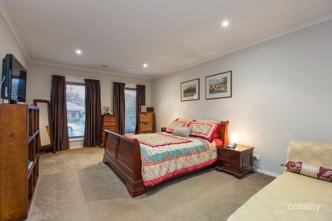 Property photo of 32 Flame Robin Drive Langwarrin VIC 3910