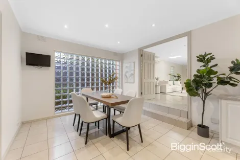 Property photo of 11 Thorncombe Walk Doncaster East VIC 3109