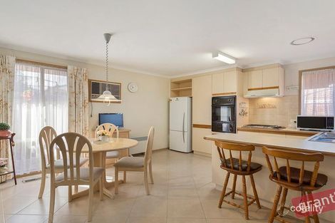 Property photo of 2/9 Southwell Close Endeavour Hills VIC 3802