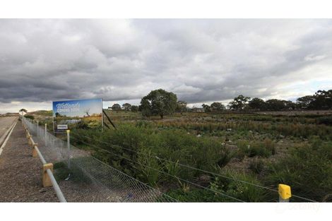 Property photo of 24 Aylesbury Boulevard Doreen VIC 3754