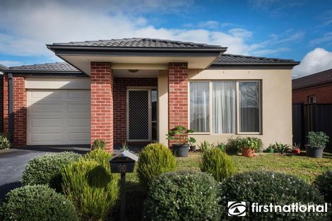 Property photo of 10 Lusitano Way Clyde North VIC 3978