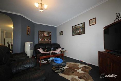 Property photo of 2 Broadbent Way Pakenham VIC 3810