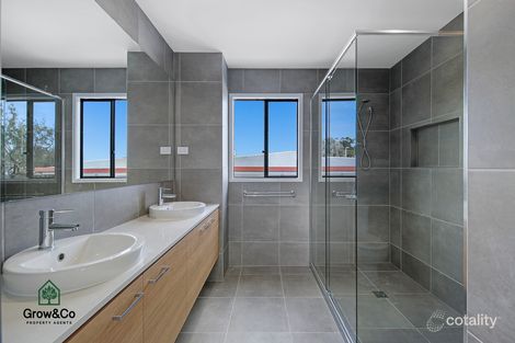 Property photo of 16 Fourth Avenue Labrador QLD 4215