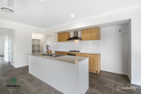 Property photo of 16 Fourth Avenue Labrador QLD 4215