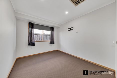 Property photo of 11 Annand Close Cranbourne West VIC 3977