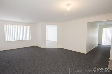 Property photo of 17 Casuarina Crescent Metford NSW 2323