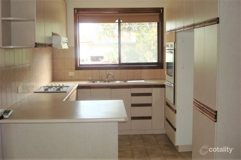 15 Railway Pde, Seaford, VIC 3198