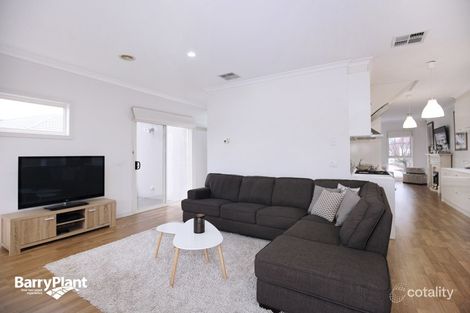 Property photo of 4 Tournament Rise Craigieburn VIC 3064