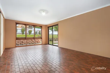 Property photo of 8 Rachel Crescent Figtree NSW 2525