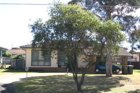 15 Sandakan Cres, Lethbridge Park, NSW 2770