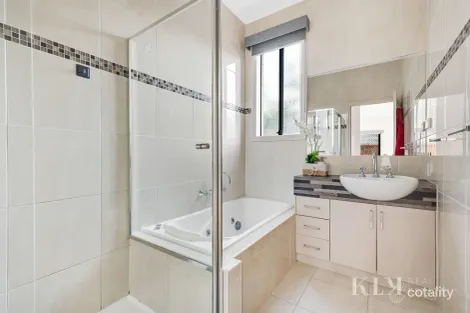 Property photo of 27 Corringa Way Craigieburn VIC 3064