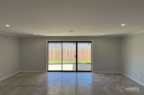 Property photo of 8 Magnolia Way Bunyip VIC 3815