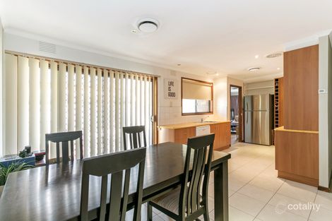 Property photo of 8 Twofold Close Dingley Village VIC 3172