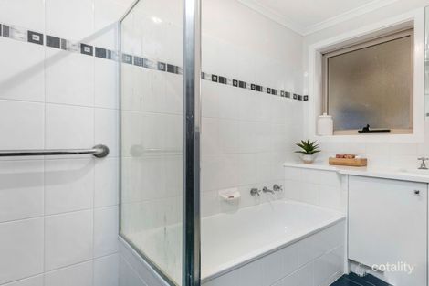 Property photo of 10 Fisher Close Berwick VIC 3806