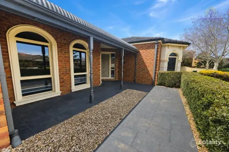 8 Sommersby Rd, Point Cook, VIC 3030