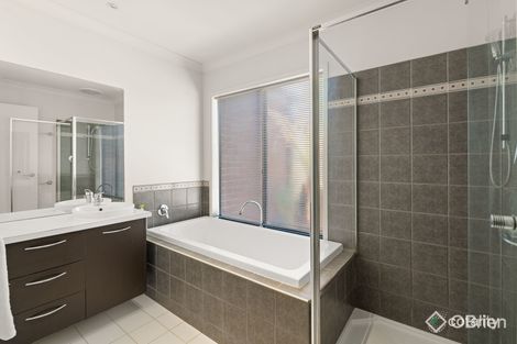 Property photo of 10 Trevino Way Cranbourne North VIC 3977