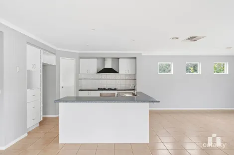Property photo of 45 Bowral Loop Craigieburn VIC 3064