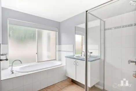 Property photo of 45 Bowral Loop Craigieburn VIC 3064