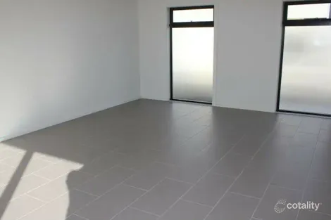 Property photo of 4 Poble Walk Avondale Heights VIC 3034