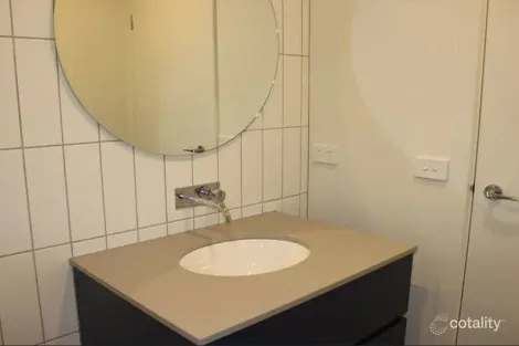 Property photo of 4 Poble Walk Avondale Heights VIC 3034