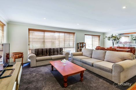 Property photo of 21 Francisco Crescent Rosemeadow NSW 2560