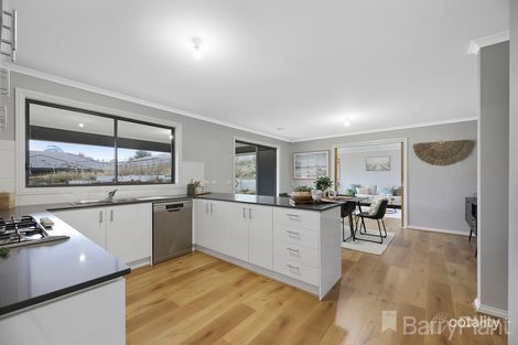 Property photo of 6 Buscombe Crescent Drouin VIC 3818