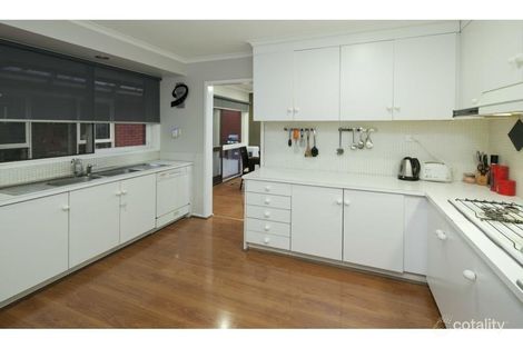 Property photo of 18 Tunbridge Way Ferntree Gully VIC 3156
